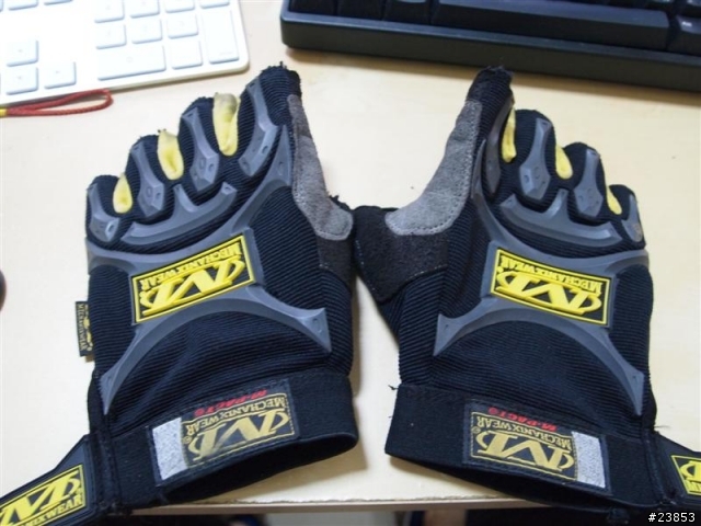 HONDA 2010 HRC MOTO 防護手套 + 騎 MONKEY 手套也很重要的安全分享