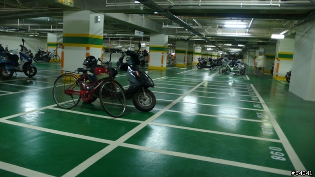 大型重車停車位難尋,但是幫他弄了還不領情呀