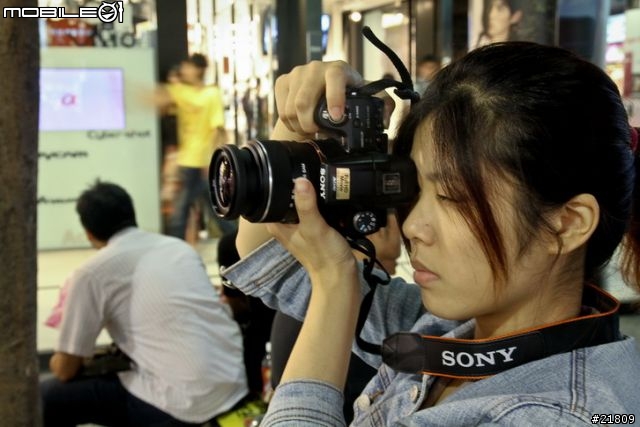 女王等了一年又一年,花滿月圓之日,Sony A55 開箱 (圖多~~~)
