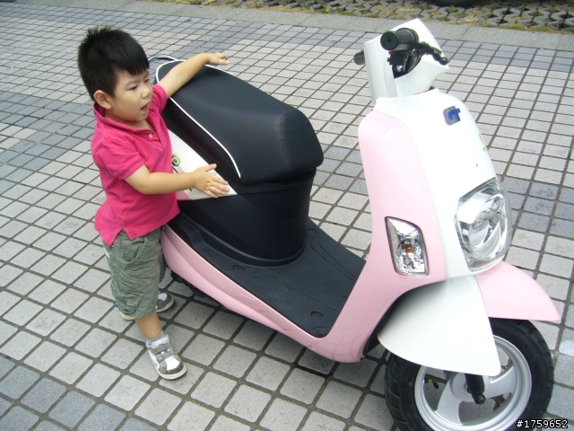 女王也心動的電動--中華的電動機車