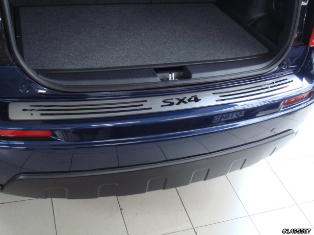 Suzuki SX4開箱文(新增10&11月保養,遊記之報導)