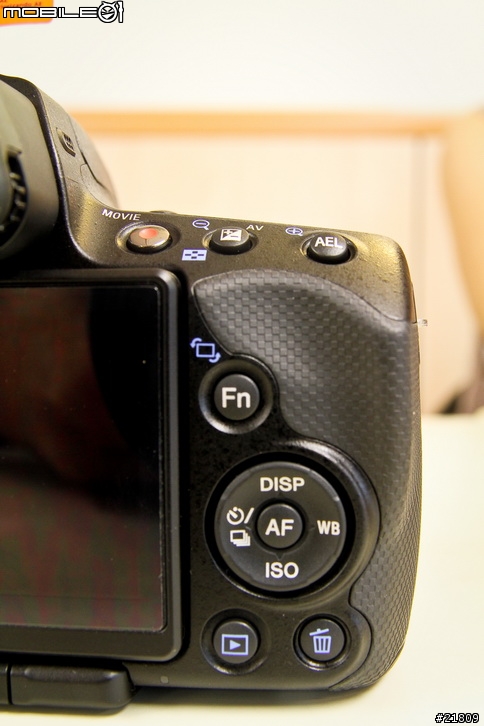 女王等了一年又一年,花滿月圓之日,Sony A55 開箱 (圖多~~~)