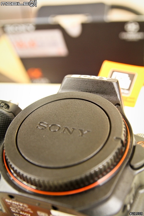 女王等了一年又一年,花滿月圓之日,Sony A55 開箱 (圖多~~~)