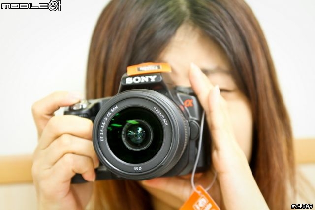 女王等了一年又一年,花滿月圓之日,Sony A55 開箱 (圖多~~~)