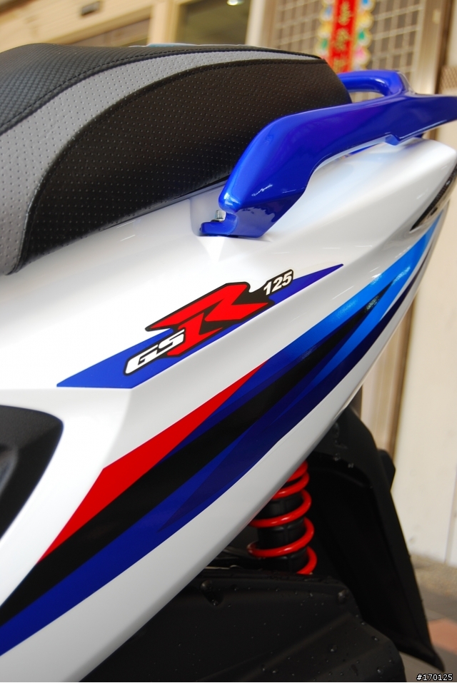 GSR騎出來 小狼狗跳出來- 日本"原廠"小狼狗+GSR新車開箱!