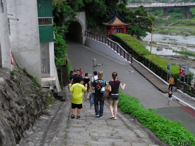 桃園一日遊(百吉隧道>石門水庫>石園活魚>大溪老街>第三航廈)