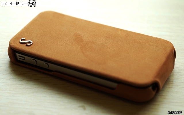 不專業初次開箱文 IPhone4 SGP "皮"套 & GRIFFIN充電座
