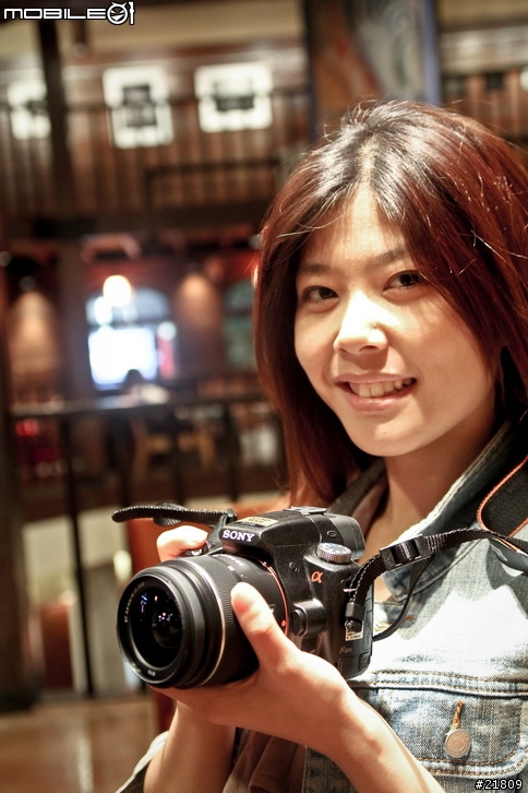 女王等了一年又一年,花滿月圓之日,Sony A55 開箱 (圖多~~~)