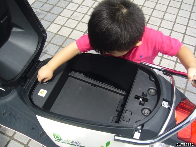 女王也心動的電動--中華的電動機車