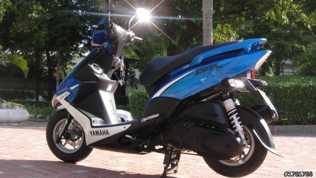 「開箱」With YAMAHA 藍白GTR aero, 整個城市就是我的賽車場!