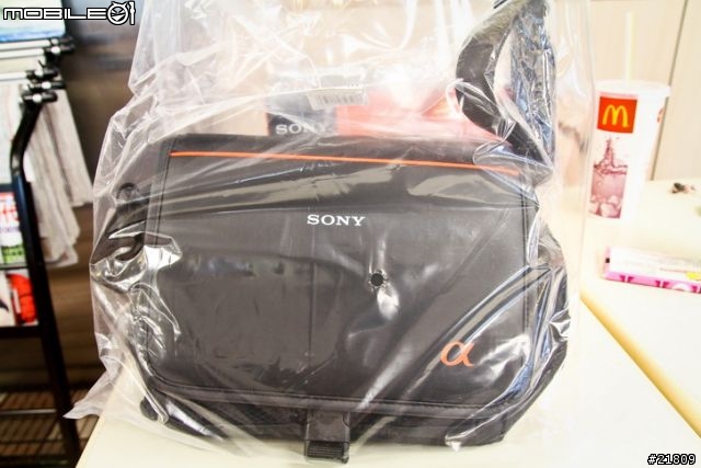 女王等了一年又一年,花滿月圓之日,Sony A55 開箱 (圖多~~~)