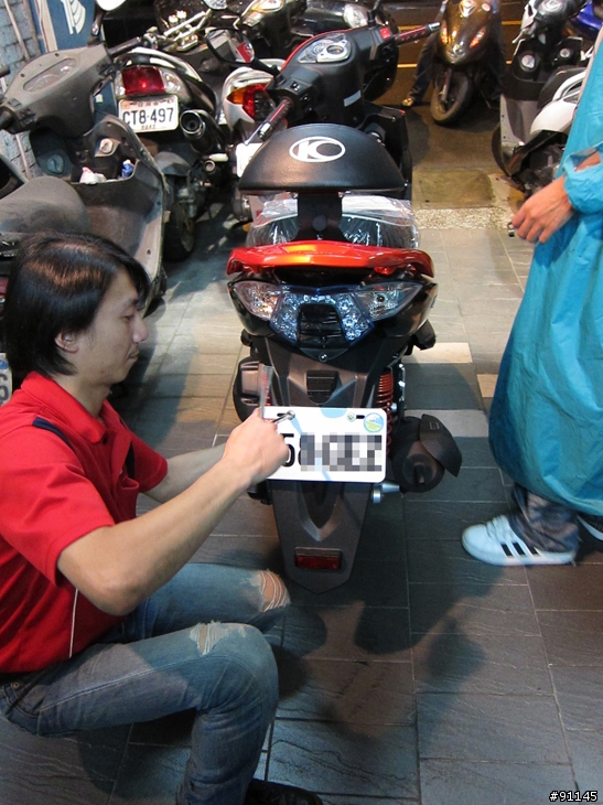 不專業開箱文-光陽Racing KCC特仕版 黑戀橘 愛戀99.9.9