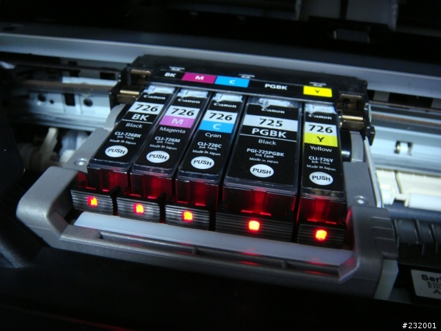 極具質感的多功能相片複合機-CANON MG5270 開箱文!(圖多)