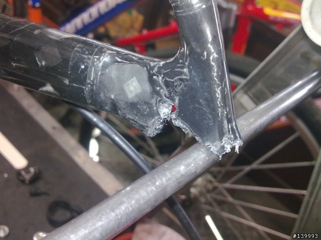 驚驚驚! 01上車架斷裂還以為是唬爛! (CANNONDALE SIX車架斷裂沉默中)