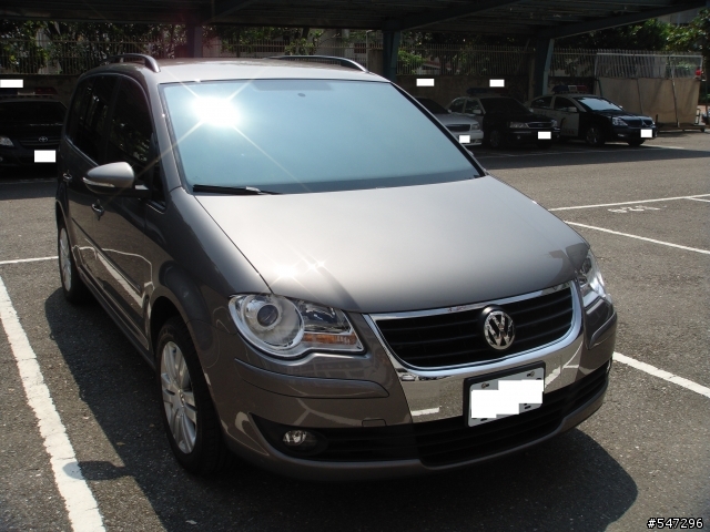實用安全的家庭用車touran新手開箱(多指教)