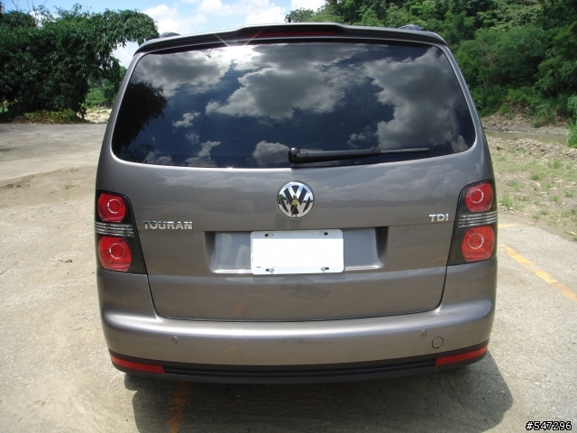 實用安全的家庭用車touran新手開箱(多指教)