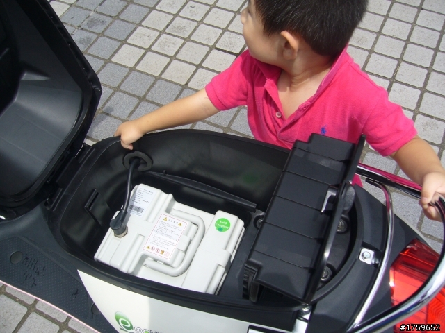 女王也心動的電動--中華的電動機車