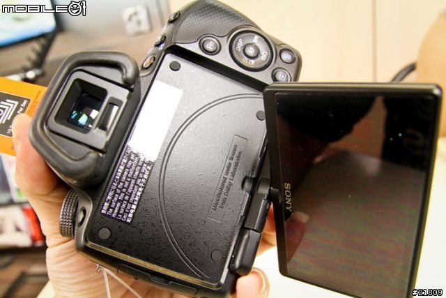 女王等了一年又一年,花滿月圓之日,Sony A55 開箱 (圖多~~~)