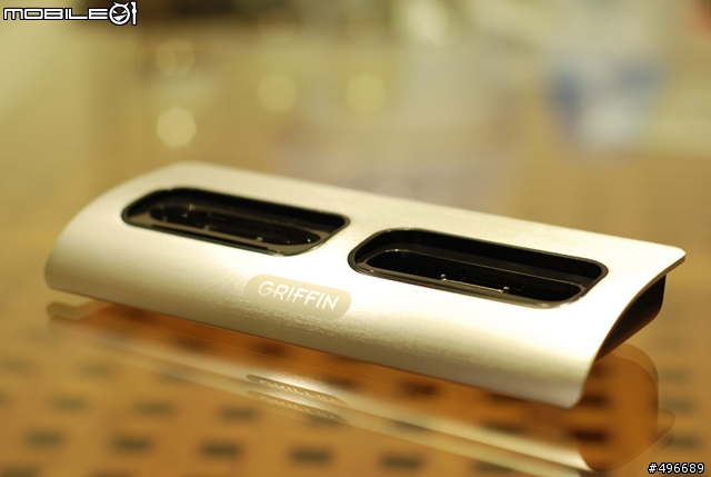 不專業初次開箱文 IPhone4 SGP "皮"套 & GRIFFIN充電座