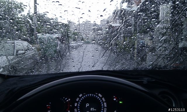Luxgen SUV 拍不了照的開箱文:交車後之暴雨與塞車