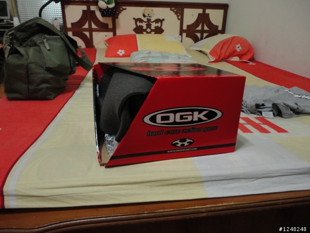 開箱文---送老爸的父親節禮物 OGK Regas安全帽