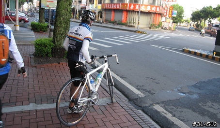 2010-7-16武嶺(標高3275公尺)台灣公路最高點單車聖地