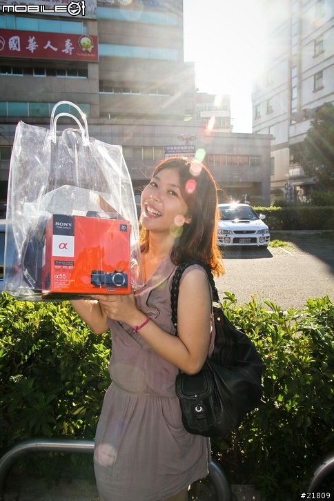 女王等了一年又一年,花滿月圓之日,Sony A55 開箱 (圖多~~~)