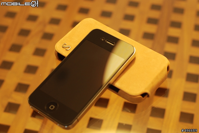 不專業初次開箱文 IPhone4 SGP "皮"套 & GRIFFIN充電座