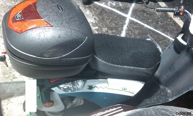 e-moving 的專用行李廂配備(跟機車店老闆借拍)--更新