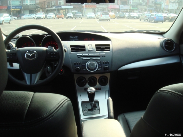 新Mazda 3開箱