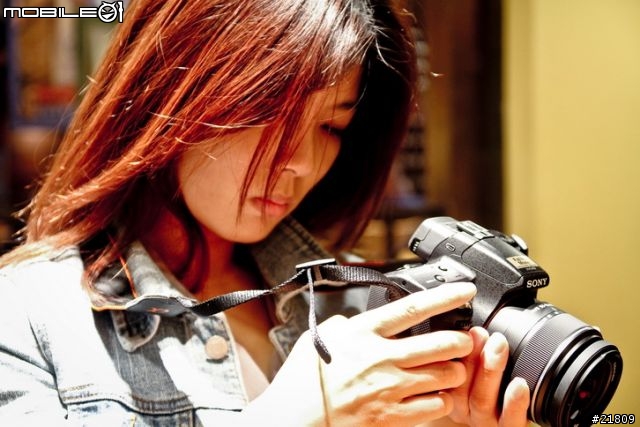 女王等了一年又一年,花滿月圓之日,Sony A55 開箱 (圖多~~~)