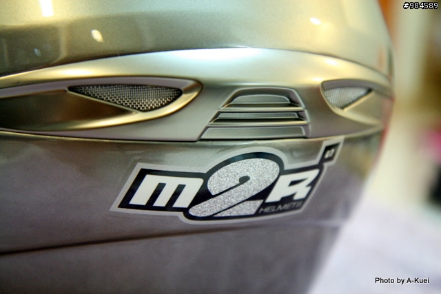 『分享』M2R JII Helmet 開箱 & 海棉寶寶 Helmet (無價)