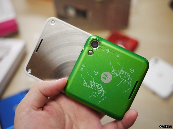 MOTOROLA FLIPOUT MB511 不專業開箱感想文 (跟XT701疊疊樂)