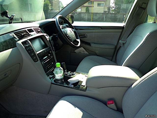 Toyota Crown Majesty Saloon 小開箱 (舊款)