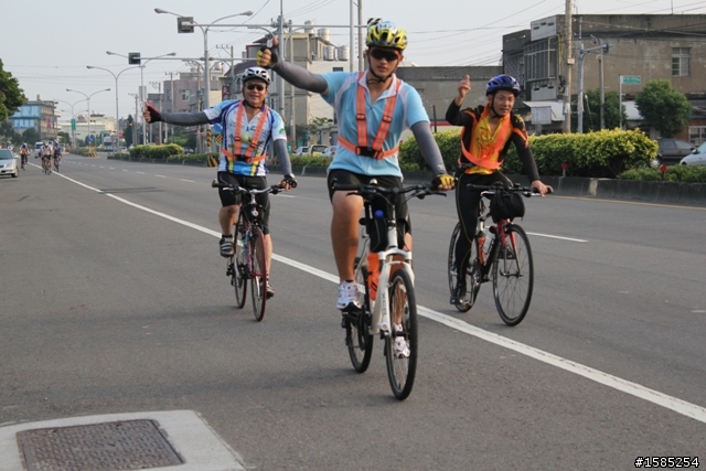 西濱200、400K照片分享(922張)。新竹市南寮-香山段,南下76k處(台電港南變電所前)。