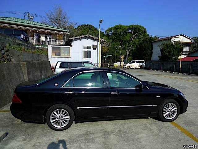 Toyota Crown Majesty Saloon 小開箱 (舊款)