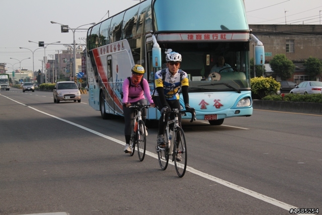 西濱200、400K照片分享(922張)。新竹市南寮-香山段,南下76k處(台電港南變電所前)。