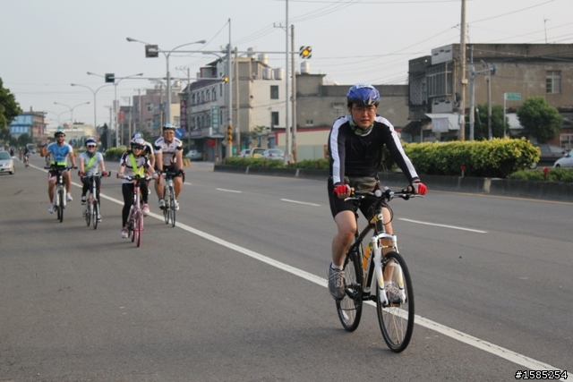 西濱200、400K照片分享(922張)。新竹市南寮-香山段,南下76k處(台電港南變電所前)。
