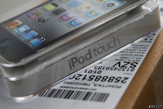 我也拿到了 ipod touch4