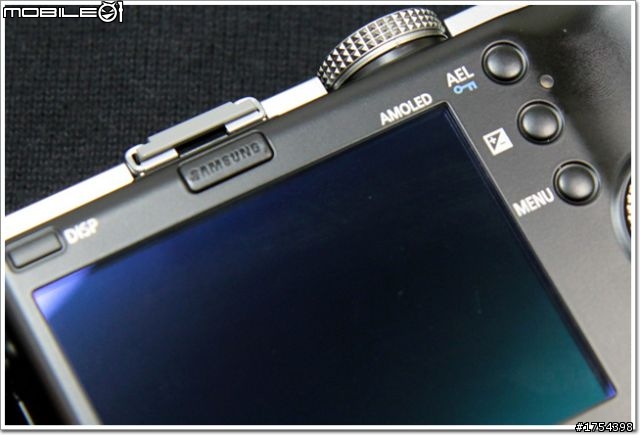 輕便的街頭捕手-SAMSUNG NX100