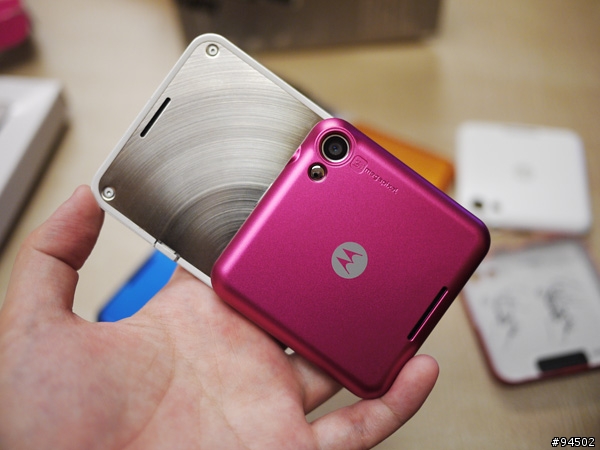 MOTOROLA FLIPOUT MB511 不專業開箱感想文 (跟XT701疊疊樂)