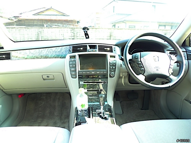 Toyota Crown Majesty Saloon 小開箱 (舊款)