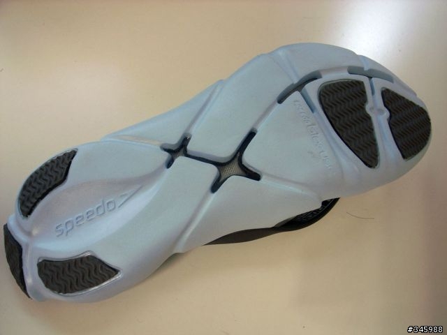 【開箱分享】抓住夏天的尾巴 Speedo BioFUSE智能塑料功能拖鞋