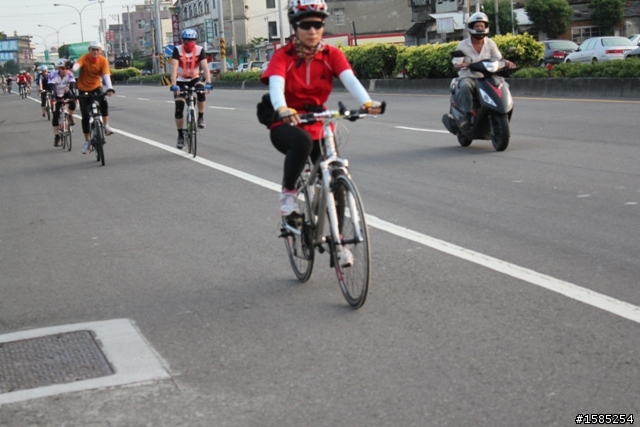 西濱200、400K照片分享(922張)。新竹市南寮-香山段,南下76k處(台電港南變電所前)。