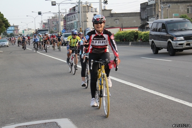西濱200、400K照片分享(922張)。新竹市南寮-香山段,南下76k處(台電港南變電所前)。