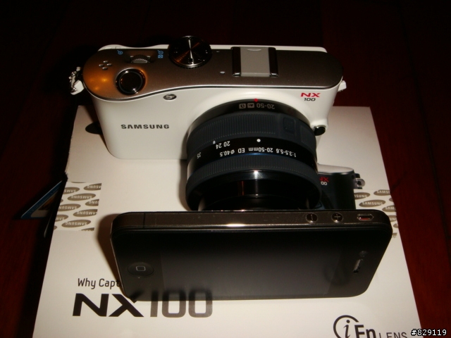 應該是台灣公司貨首發"Samsung NX100"衝很大開箱文之老婆大人我真的是為了你喔!