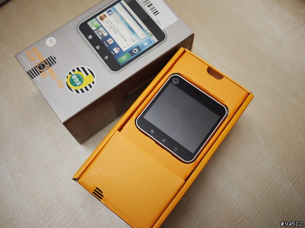 MOTOROLA FLIPOUT MB511 不專業開箱感想文 (跟XT701疊疊樂)