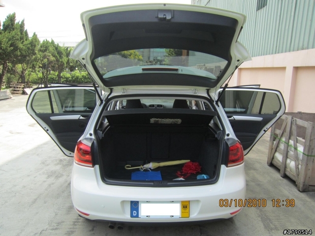 我的Volkswagen白柴狗 拖了10個月的開箱囉^^~