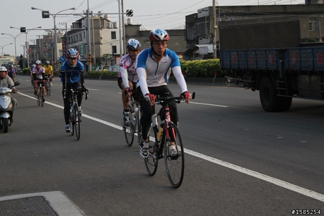 西濱200、400K照片分享(922張)。新竹市南寮-香山段,南下76k處(台電港南變電所前)。
