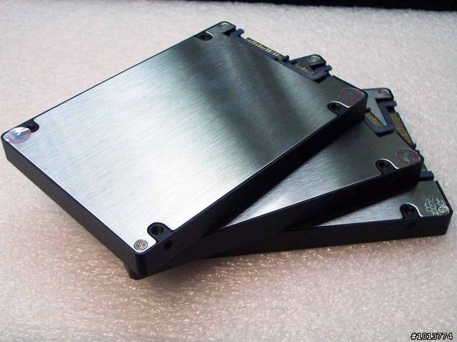 SANDFORCE 1222晶片組 搭配AMD 系統與 RAID 0 速度測試